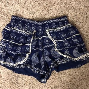 Slinky shorts W/ elastic waist w/cute cream trim.